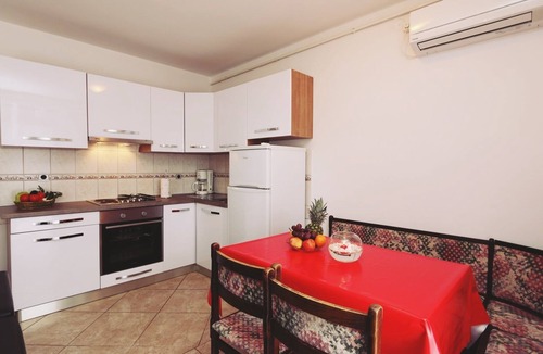Malinska Apartment | Two bedroom apartment with terrace and sea view Malinska, Krk (A-19264-a)