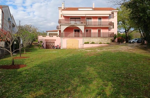 Malinska Apartment | Two bedroom apartment with terrace and sea view Malinska, Krk (A-19264-a)