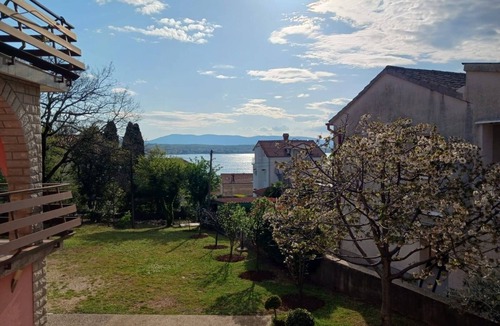 Malinska Apartment | Two bedroom apartment with terrace and sea view Malinska, Krk (A-19264-a)