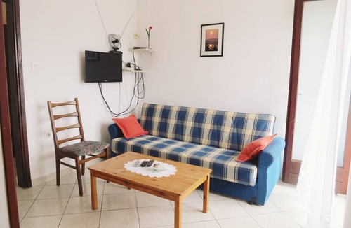 Malinska Apartment | Two bedroom apartment with balcony and sea view Malinska, Krk (A-19290-a)