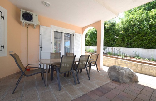 Vantacici Apartment | Two bedroom apartment near beach Vantačići, Krk (A-19406-c)
