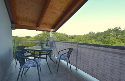 Gabonjin Apartment | Two bedroom apartment with balcony Gabonjin, Krk (A-19414-b)