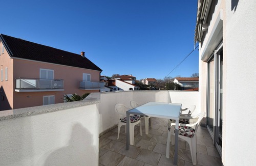 Vantacici Apartment | Two bedroom apartment with balcony Vantačići, Krk (A-22765-a)