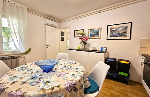Njivice Apartment | Two bedroom apartment with terrace Njivice, Krk (A-20453-a)
