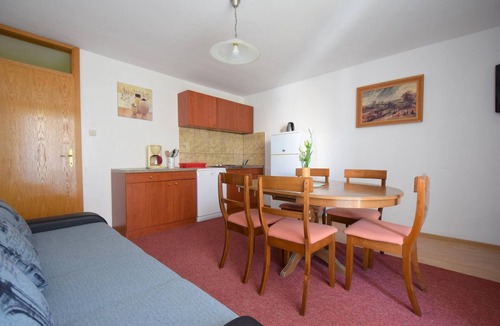 Njivice Apartment | Two bedroom apartment with balcony Njivice, Krk (A-20486-b)