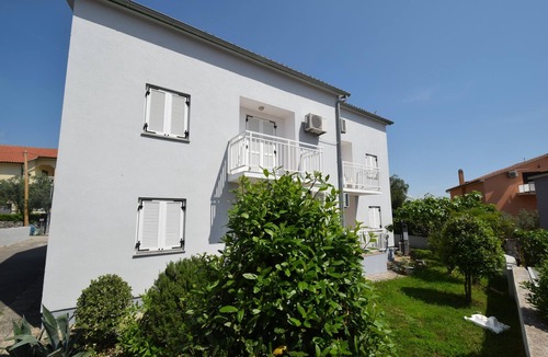 Njivice Apartment | Two bedroom apartment with balcony Njivice, Krk (A-20486-b)
