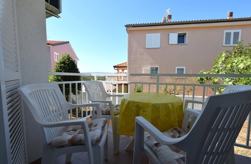 Njivice Apartment | Two bedroom apartment with balcony Njivice, Krk (A-20486-b)
