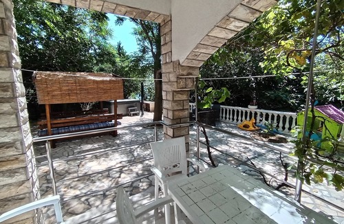 Vidalici Apartment | Two bedroom apartment with hot tub by the beach Vidalići, Pag (A-18936-b)