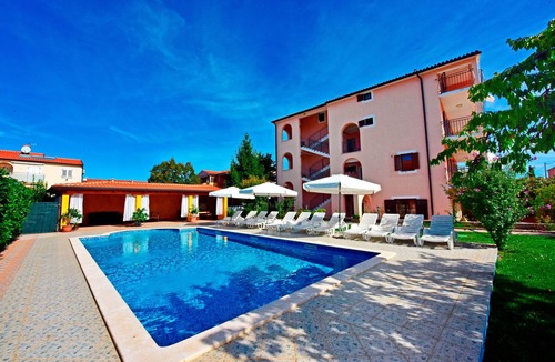 Dajla Apartment | Two bedroom apartment with terrace Novigrad (A-6951-g)
