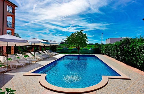 Dajla Apartment | Two bedroom apartment with terrace Novigrad (A-6951-g)
