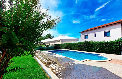 Dajla Apartment | Two bedroom apartment with terrace Novigrad (A-6951-g)