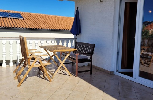 Omisalj Apartment | Two bedroom apartment with terrace and sea view Omišalj, Krk (A-19410-a)