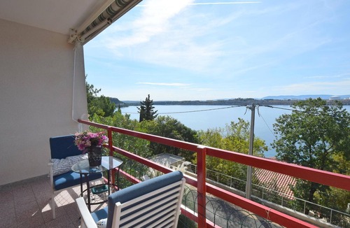 Omisalj Apartment | Two bedroom apartment with terrace and sea view Omišalj, Krk (A-20480-a)
