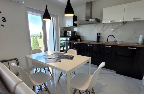 Omisalj Apartment | Two bedroom apartment with terrace and sea view Omišalj, Krk (A-21370-b)