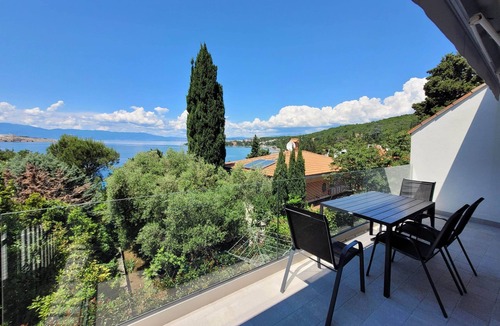 Omisalj Apartment | Two bedroom apartment with terrace and sea view Omišalj, Krk (A-21370-b)