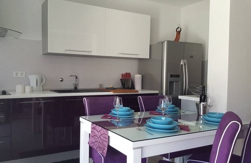 Strozanac Apartment | Two bedroom apartment with air-conditioning Podstrana, Split (A-13555-a)