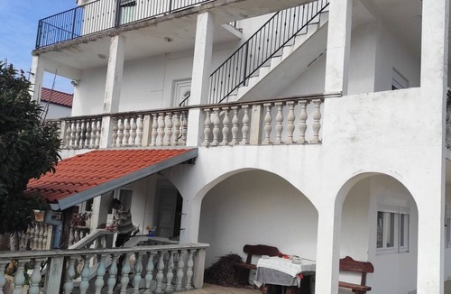 Pridraga Apartment | Two bedroom apartment with balcony and sea view Pridraga - Cuskijaš, Novigrad (A-24025-a)