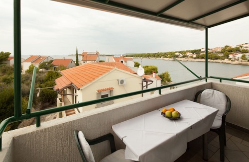 Primosten Burnji Apartment | Two bedroom apartment near beach Bilo, Primošten (A-4191-b)