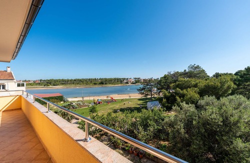 Privlaka Apartment | Two bedroom apartment near beach Privlaka, Zadar (A-666-b)