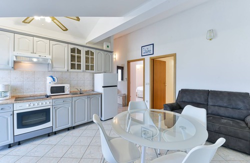 Privlaka Apartment | Two bedroom apartment with balcony Privlaka, Zadar (A-5762-a)
