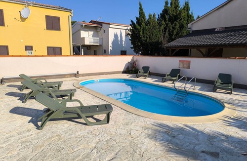 Nin Apartment | Two bedroom apartment with terrace Sabunike, Zadar (A-11837-c)
