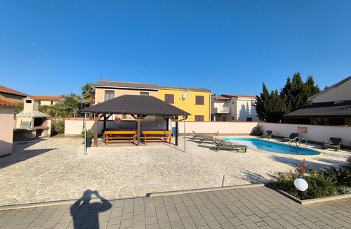 Nin Apartment | Two bedroom apartment with terrace Sabunike, Zadar (A-11837-c)