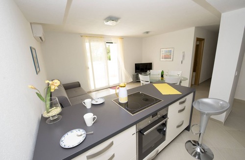 Promajna Apartment | Two bedroom apartment with terrace Promajna, Makarska (A-17160-b)