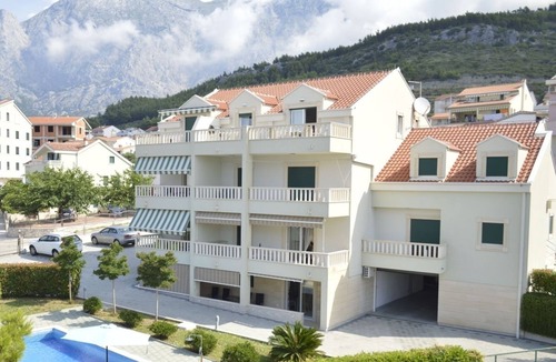 Promajna Apartment | Two bedroom apartment with terrace Promajna, Makarska (A-17160-b)