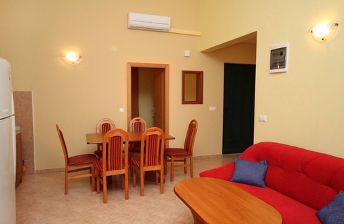 Rogoznica Apartment | Two bedroom apartment near beach Rogoznica (A-3198-b)
