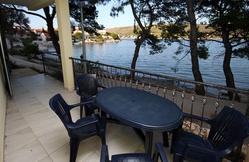 Rogoznica Apartment | Two bedroom apartment near beach Rogoznica (A-3198-b)