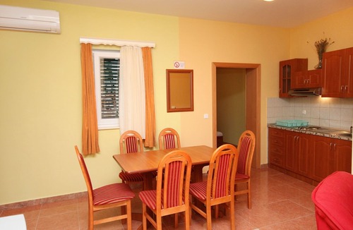 Rogoznica Apartment | Two bedroom apartment near beach Rogoznica (A-3198-a)