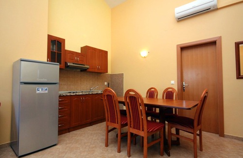 Rogoznica Apartment | Two bedroom apartment near beach Rogoznica (A-3199-c)