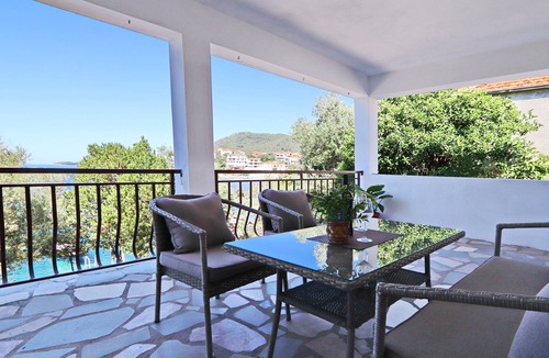 Brna Apartment | Two bedroom apartment near beach Brna, Korčula (A-173-a)