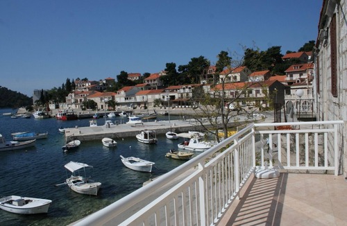 Brna Apartment | Two bedroom apartment with terrace and sea view Brna, Korčula (A-4415-b)
