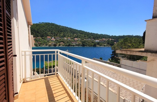 Brna Apartment | Two bedroom apartment with terrace and sea view Brna, Korčula (A-10057-b)
