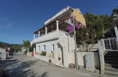 Brna Apartment | Two bedroom apartment with terrace and sea view Brna, Korčula (A-15730-b)