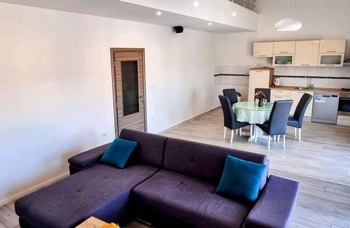 Stobrec Apartment | Two bedroom apartment with balcony and sea view Stobreč, Split (A-22838-a)