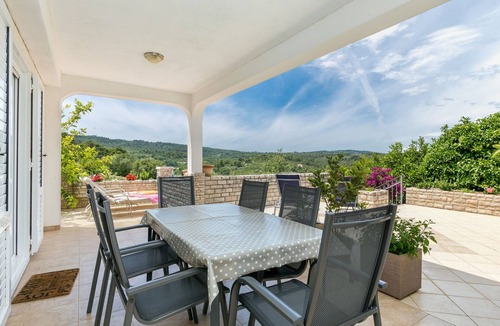 Necujam Apartment | Two bedroom apartment with terrace and sea view Nečujam, Šolta (A-2089-a)