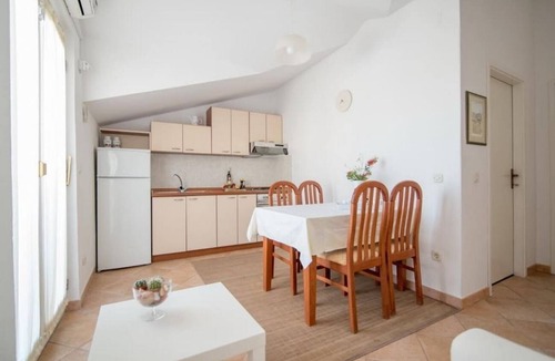 Supetar Apartment | Two bedroom apartment with a swimming pool Supetar, Brač (A-16774-b)
