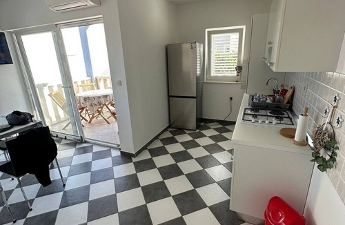 Mirce Apartment | Two bedroom apartment near beach Mirca, Brač (A-24865-a)