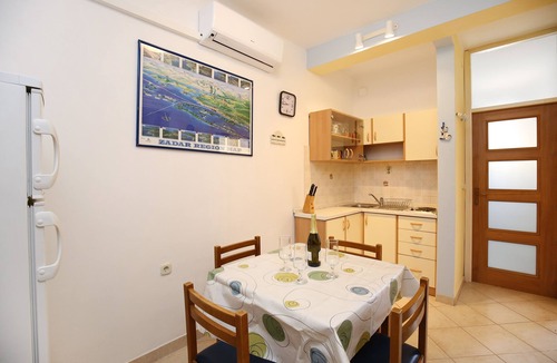 Mali Iz Apartment | Two bedroom apartment with terrace Mali Iž, Iž (A-16535-b)