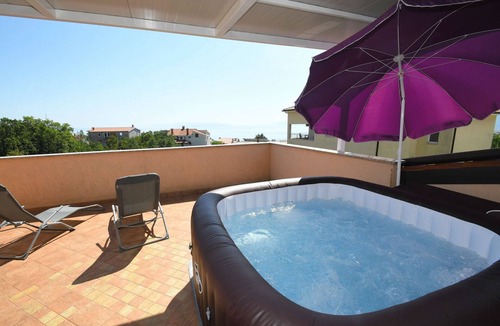 Bezjaki Apartment | Two bedroom apartment with terrace and sea view Rijeka (A-23345-a)