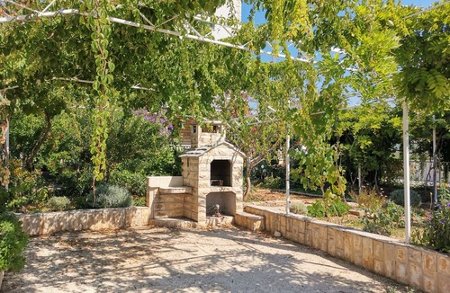 Vinisce Apartment | Two bedroom apartment near beach Vinišće, Trogir (A-4288-c)