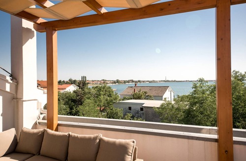 Vrsi Apartment | Two bedroom apartment near beach Vrsi - Mulo, Zadar (A-5848-a)
