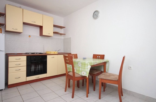 Kustici Apartment | Two bedroom apartment near beach Zubovići, Pag (A-6356-c)
