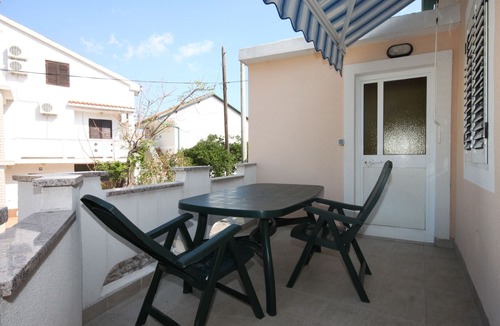 Kustici Apartment | Two bedroom apartment near beach Zubovići, Pag (A-6356-c)