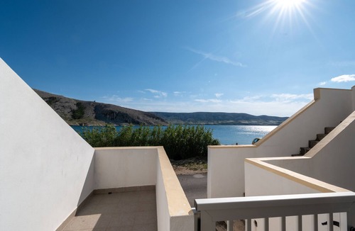 Metajna Apartment | Two bedroom apartment near beach Metajna, Pag (A-6395-a)
