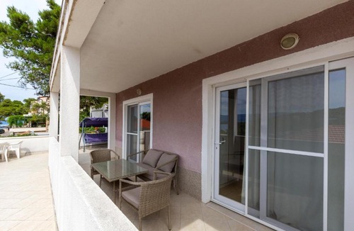 Island Hvar Apartment | Two-Bedroom Apartment in Jelsa