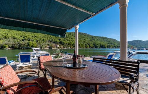 Broce Apartment | Two-Bedroom Apartment In Ston