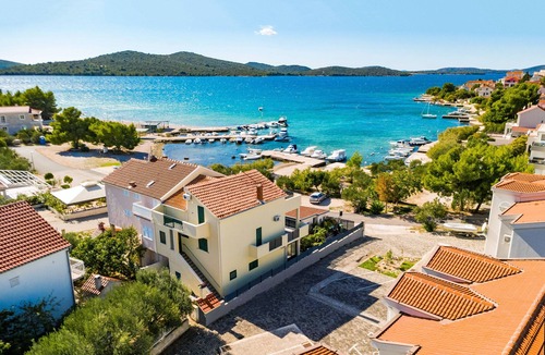 Zaboric Apartment | Two bedroom apartment near beach Žaborić, Šibenik (A-958-b)